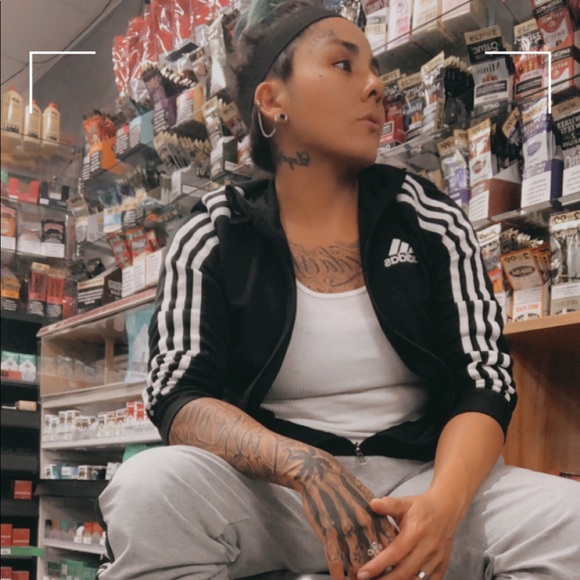 Meet your Posher, Liz - Picture 1 of 1